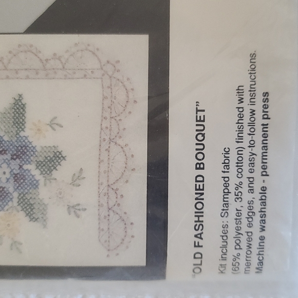 New Vintage floral needlepoint table cloth - Picture 2 of 10